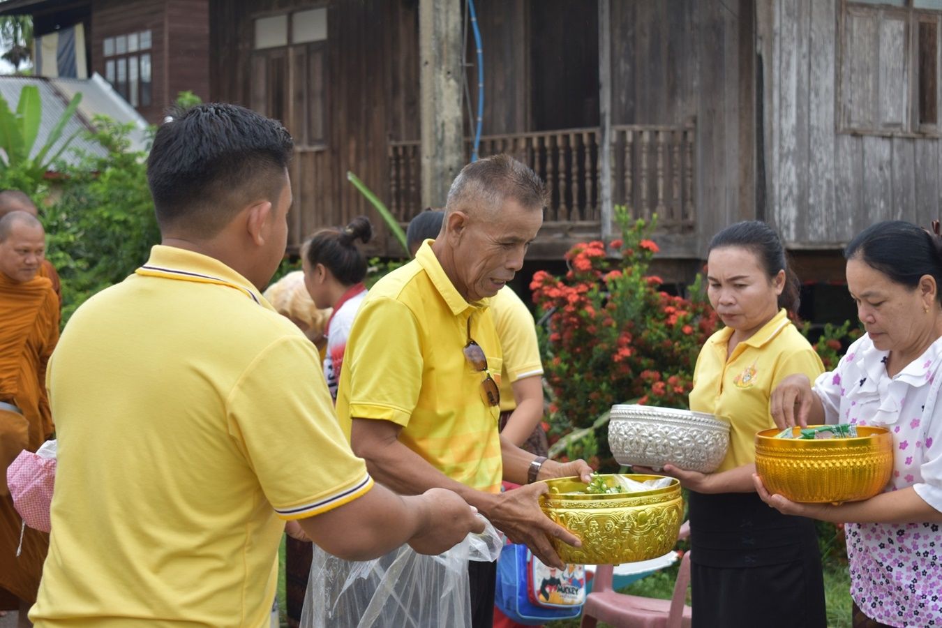 โครงการถนนสายบุญ